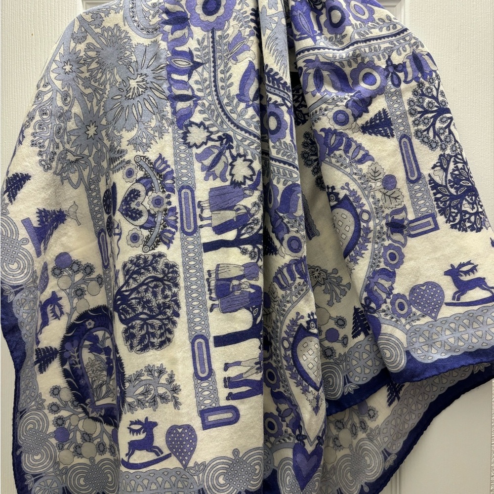 Rani Arabella Heart Motif Scarf in Blue and White